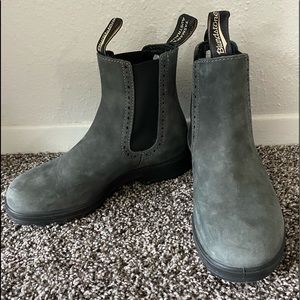 Women’s Originals Blundstone (Tasmania Australia) boots.